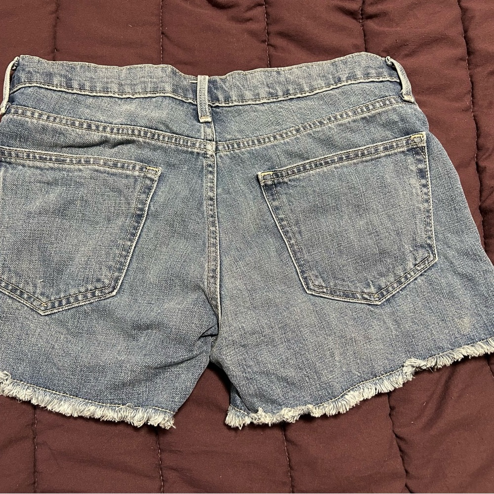 Gap -Girlfriend shorts with embroidery - Picture 2 of 5